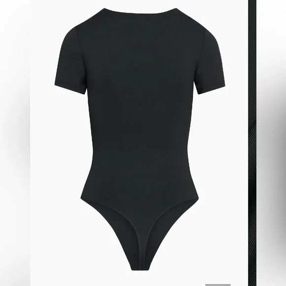 Aritzia Babaton Contour Short Sleeve Black Bodysuit - Picture 5 of 7